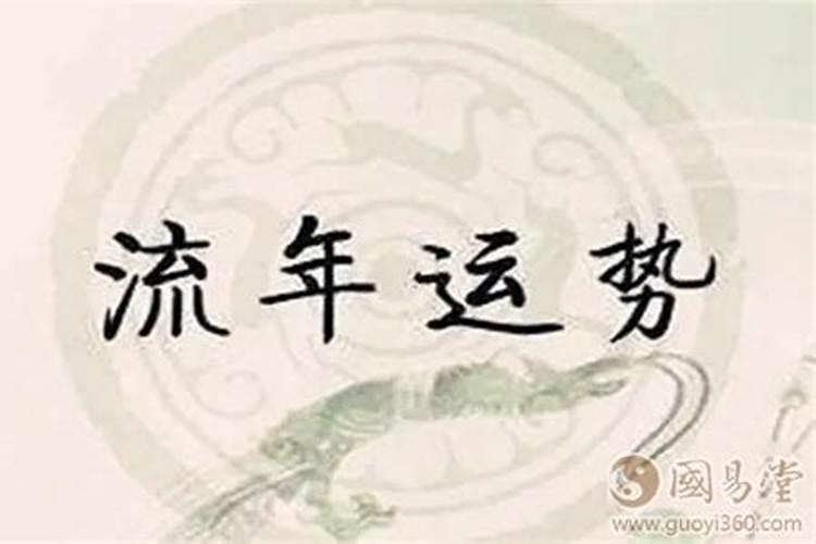 梦到自己骑摩托车带人