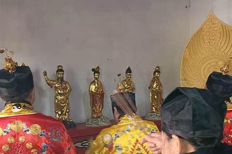 束角式瑜伽与还阳卧功效相同吗？