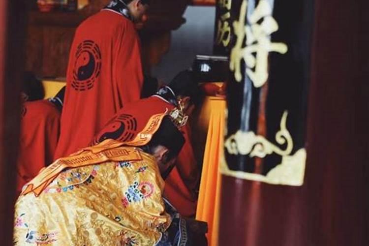 中元节祭祖适合用什么花？2021年中元节当天祭祖吉利吗？