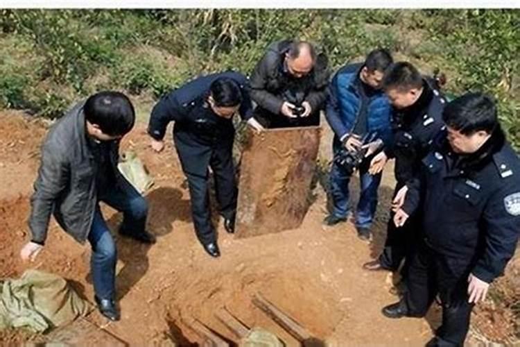 梦见别人盗墓