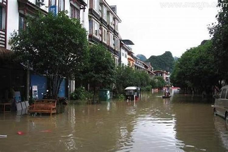梦见大路被水淹