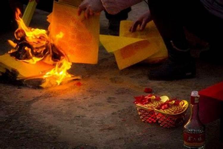 墓地埋活人是什么意思？