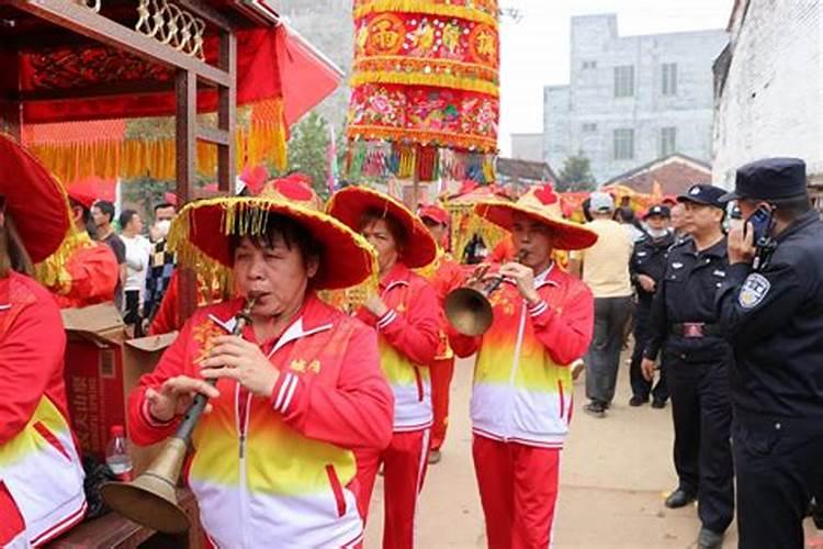 游神 的英语怎么说啊 ,在线等急啊!!