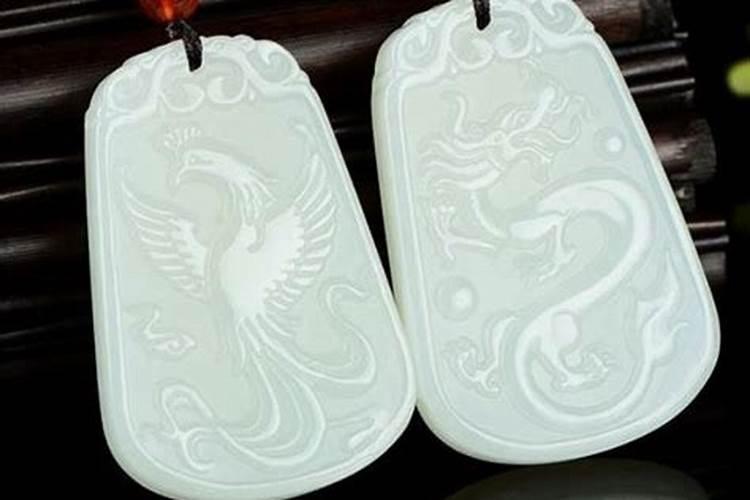 一对翡翠龙凤牌的寓意有哪些？