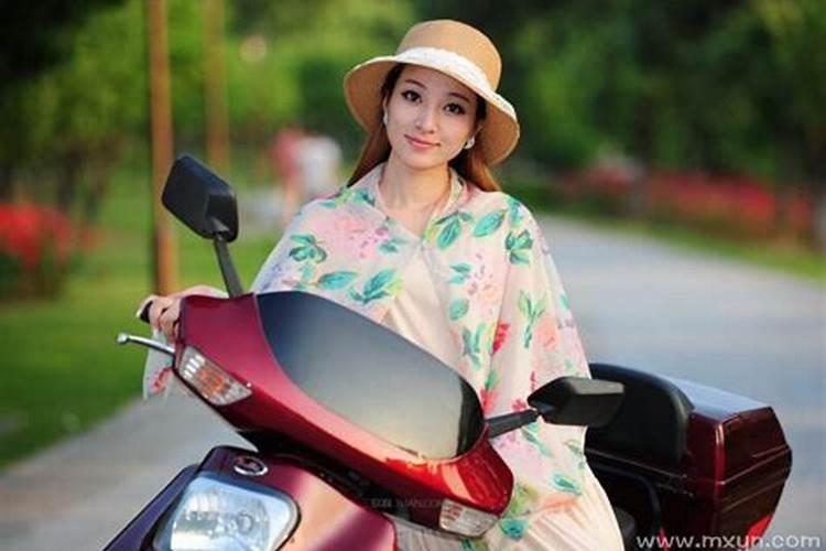 梦见田间小路开电瓶车的预兆
