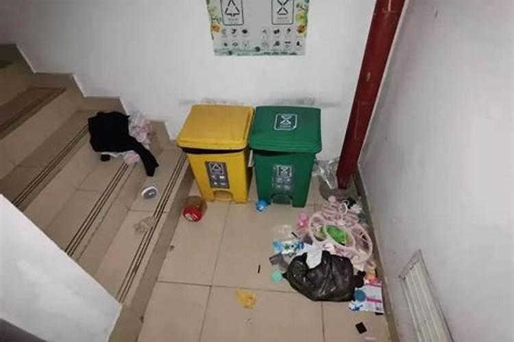 在楼道堆放杂物是违法的吗