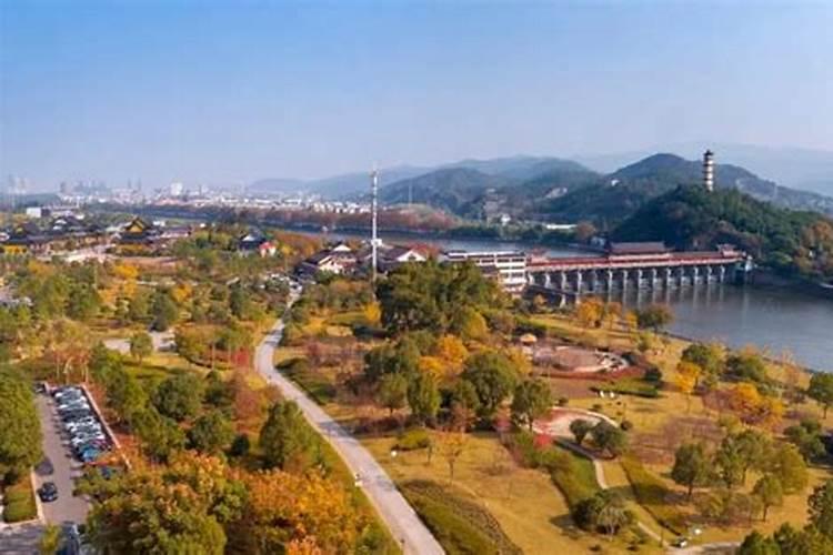 关于义乌的自然条件,社会生活,社会风俗习惯的调查报告500字