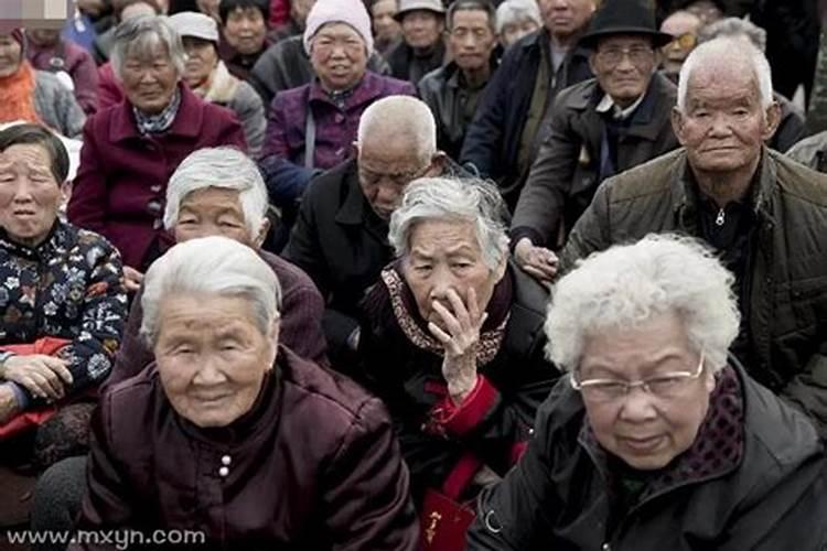 梦到老人是什么意思 梦到老人征兆介绍