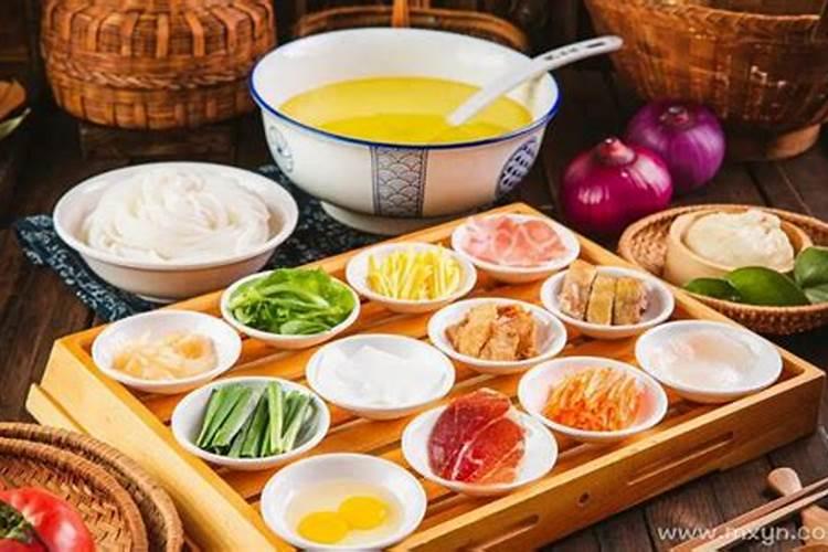 梦见吃鸡肉鸡活了是什么意思？