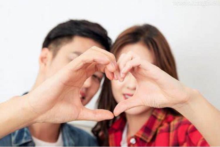 六爻占卜如何看婚姻