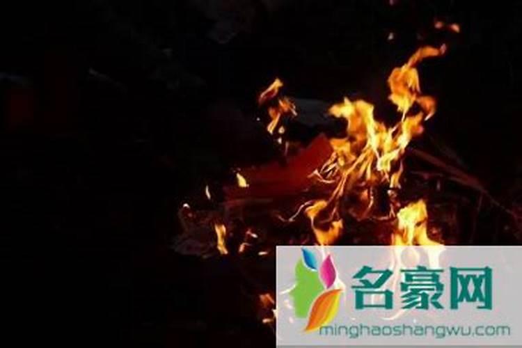 梦见马桶堵了水溢出来是什么兆头？