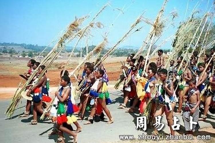 楼道堆垃圾,物业不管怎么投诉啊？