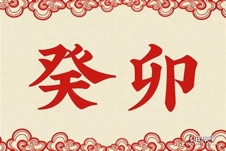 梦见一条巨蟒蛇在家想咬人