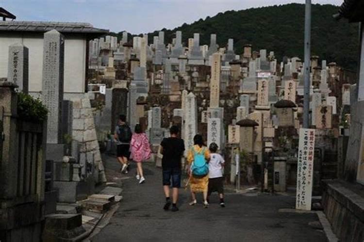 梦见去拜祭祖坟墓的预兆