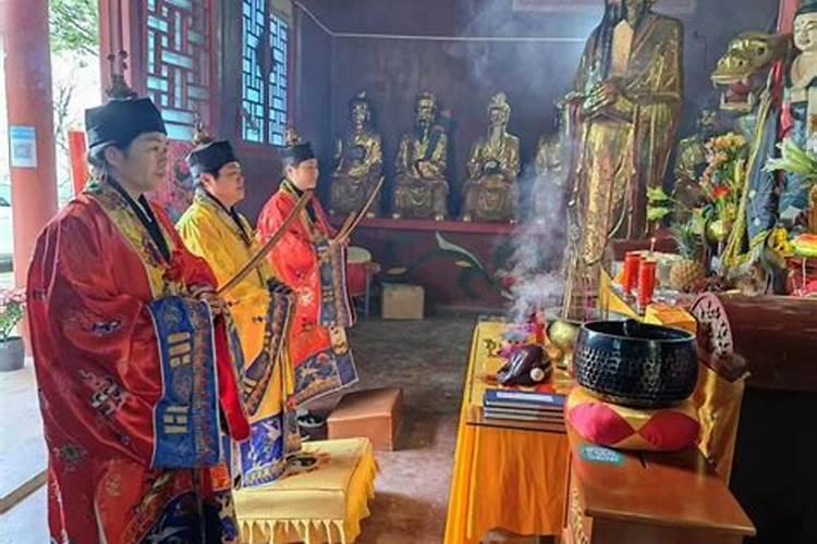 ...或者是从阴间带话回来,是真的吗？有没有谁亲眼见过