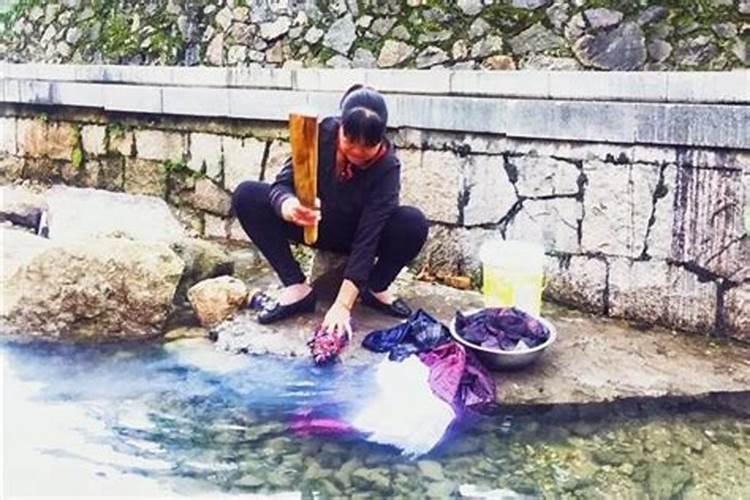 梦到洗衣服是什么意思？