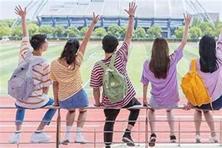 梦见和同学在一起是什么意思