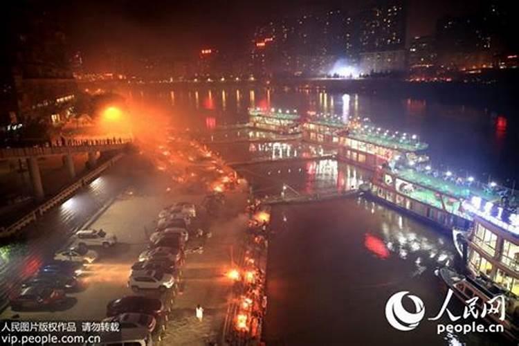 梦见好多人来我家吃饭的预兆
