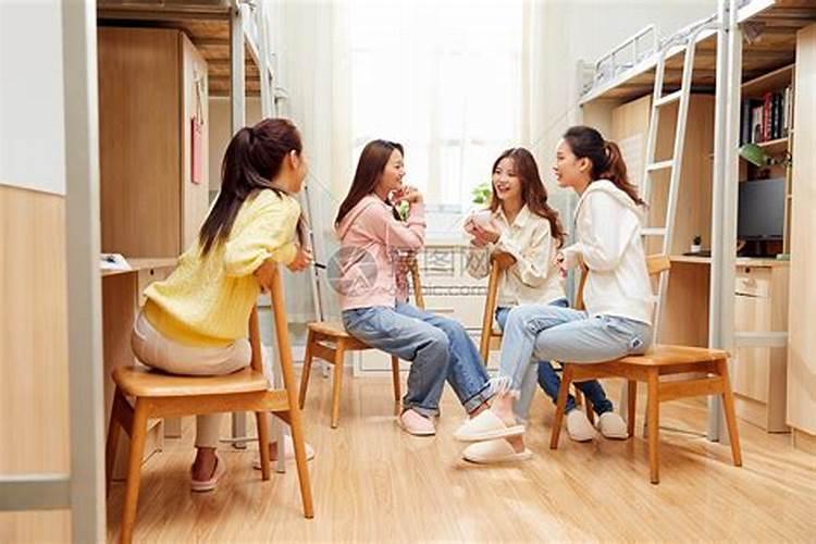 梦见和大学同学聊天