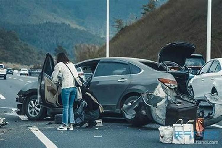 梦见别人车祸死人的预兆