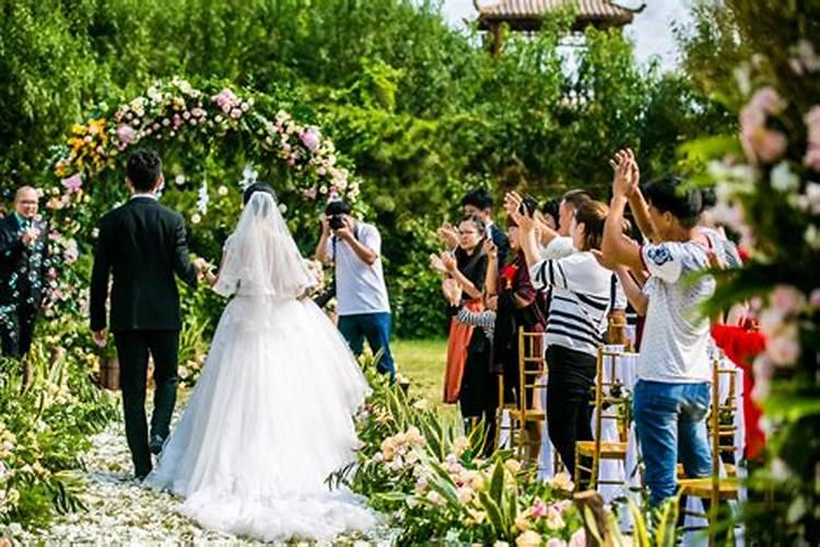 梦见自己喜欢的人结婚的预兆
