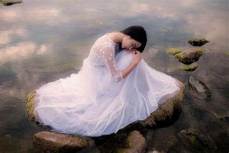 梦见和女同学结婚是什么意思？