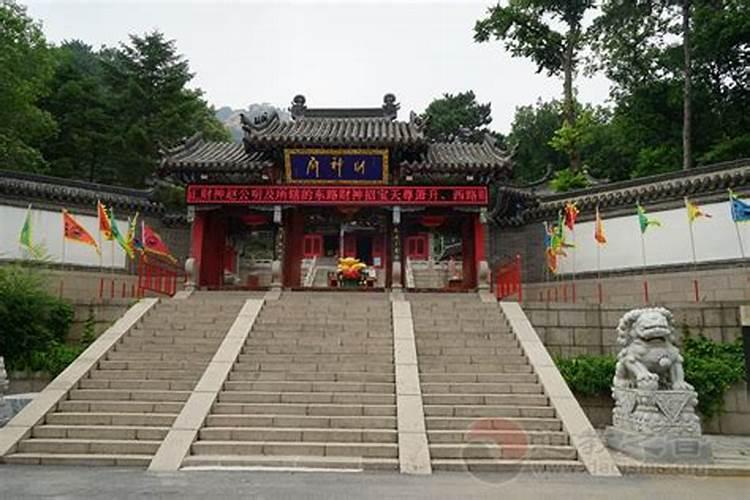 景区商家用喇叭,给游客鼓劲的方式怎么样呢？