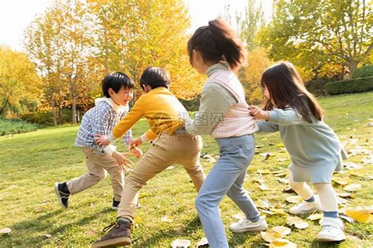 梦见自己和小男孩玩耍