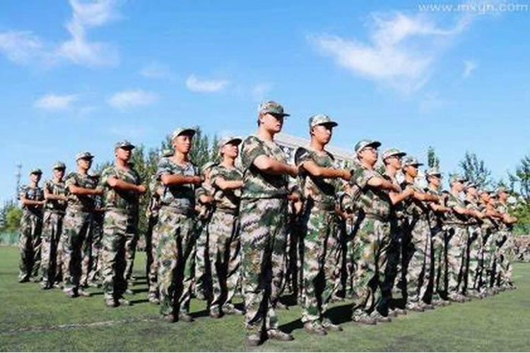 梦到穿军装是什么意思