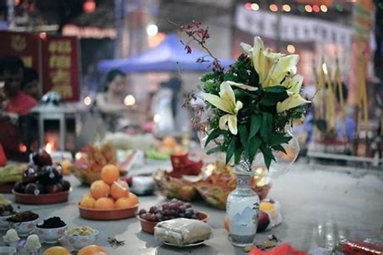 为什么中元节的时候人们要在十字路口烧纸啊？