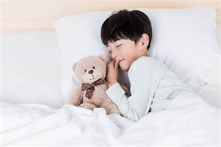 梦见亲戚家小男孩儿找我抱着的预兆