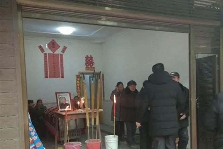 你生活中见到的迷信的人干过哪些事？
