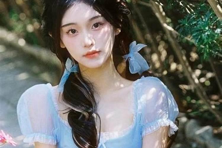 已婚女人梦见心动的人什么意思