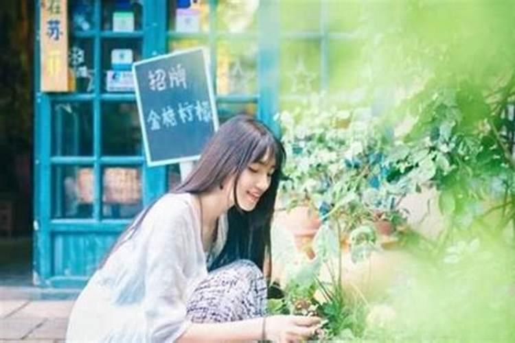 梦见被女人搂抱的预兆
