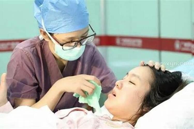 孕妇梦见自己下身见红是什么意思