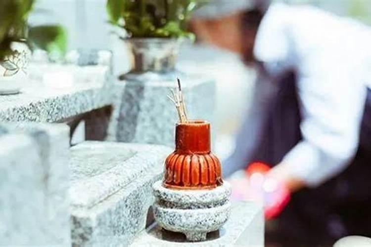 今年清明节给老人烧纸日本四月闰四月有关系吗？