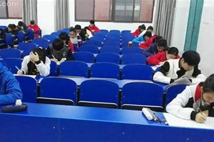 梦见回到上学时考试的预兆