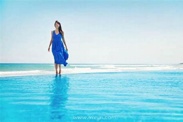 女人梦见大海是什么意思？