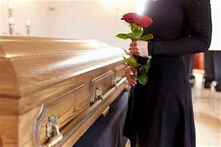 梦见死人出殡是什么意思 梦见死人出殡的含义