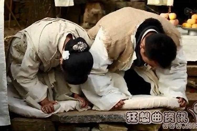 重孝在身压运三年是对谁,亲人突然离世之人