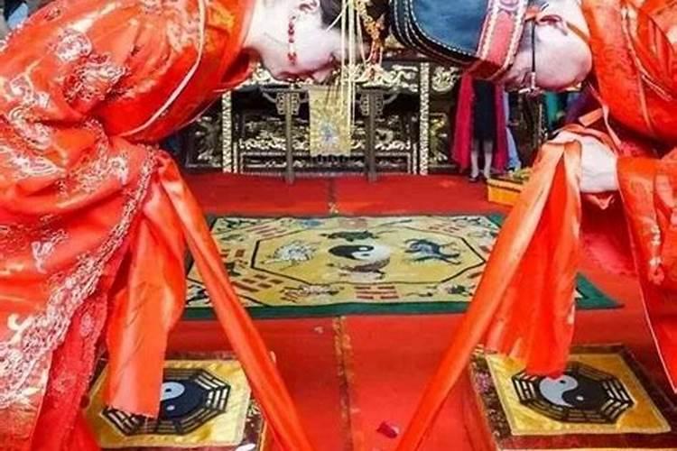 女八字是乙酉,乙酉,甲子,癸酉,金旺吗？