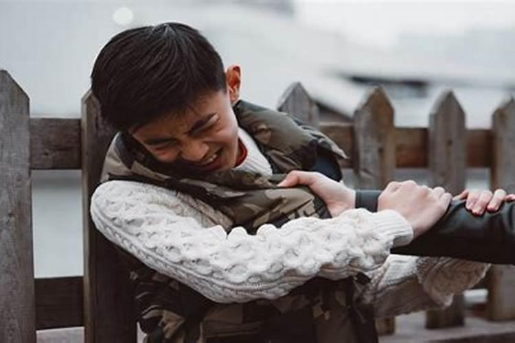 梦到有个男人欺负我老婆是什么预兆