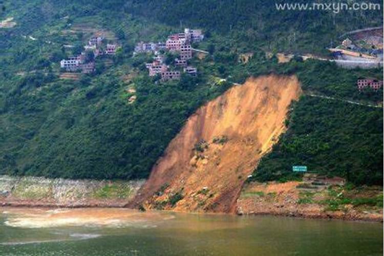 梦见山崩地裂发洪水是什么意思？