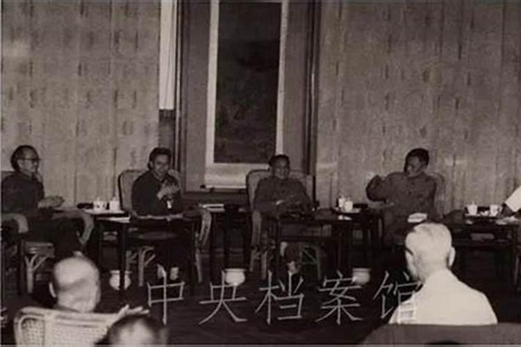 梦见好多人哭