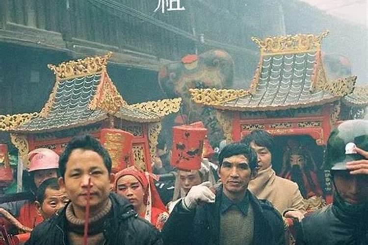 梦到下大雨发洪水是什么意思？
