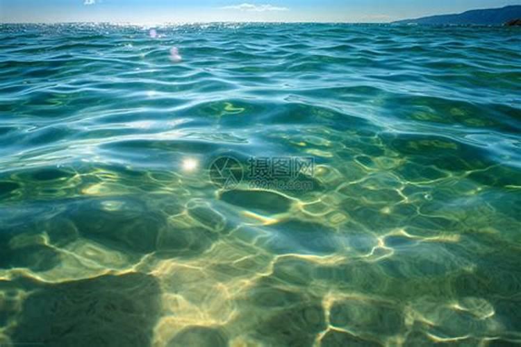 梦见大海水很清澈是什么意思