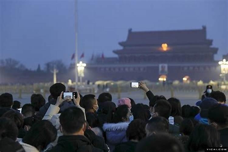 做梦梦见自己爸爸死了又重坟墓里爬出来活了是什么预兆