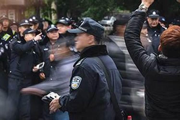 梦见父亲被警察抓走了是什么意思