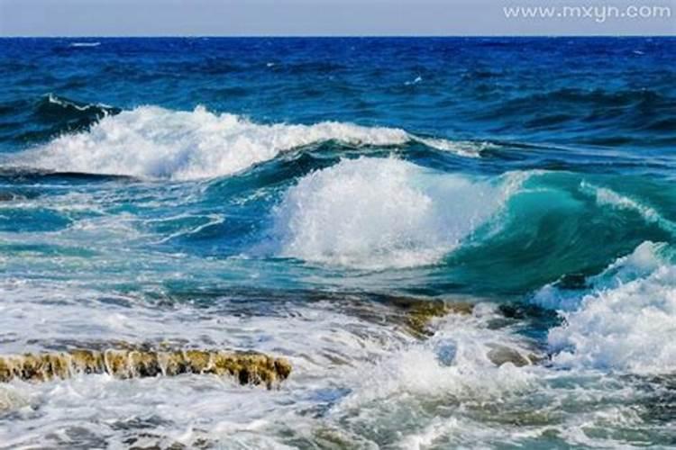 梦见波涛汹涌的大海是什么兆头？