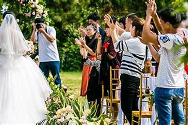 财神爷放客厅哪个方位旺财 财神放在什么位置好